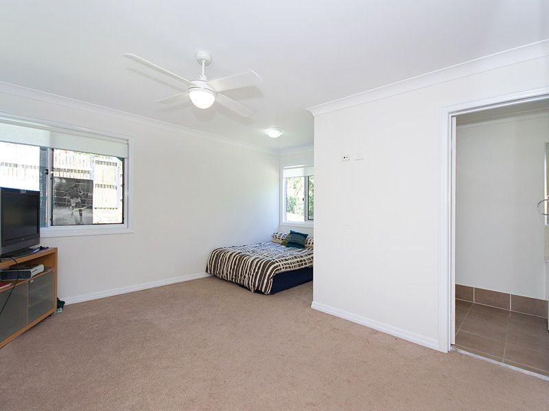 13 Archibald Street, Fairfield QLD 4103