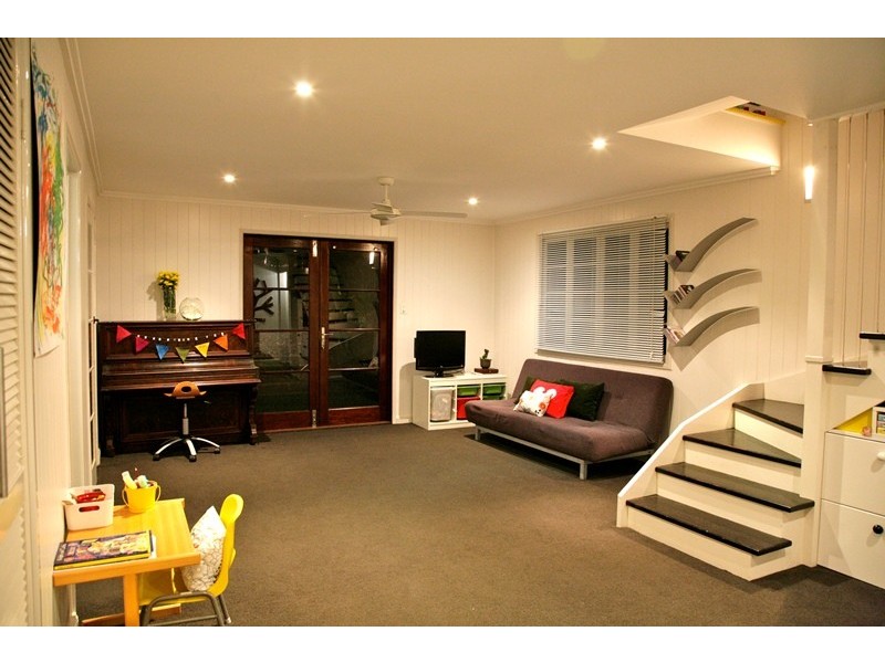 81 Baron Street, Greenslopes QLD 4120