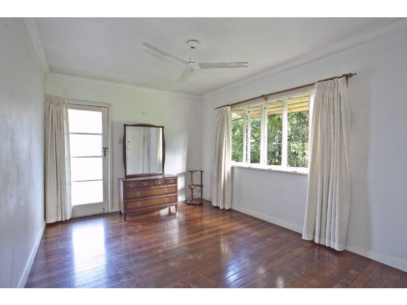 10 Turley Street, Fairfield QLD 4103