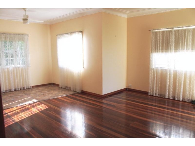 30 Broadmere Street, Annerley QLD 4103