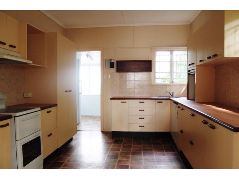30 Broadmere Street, Annerley QLD 4103