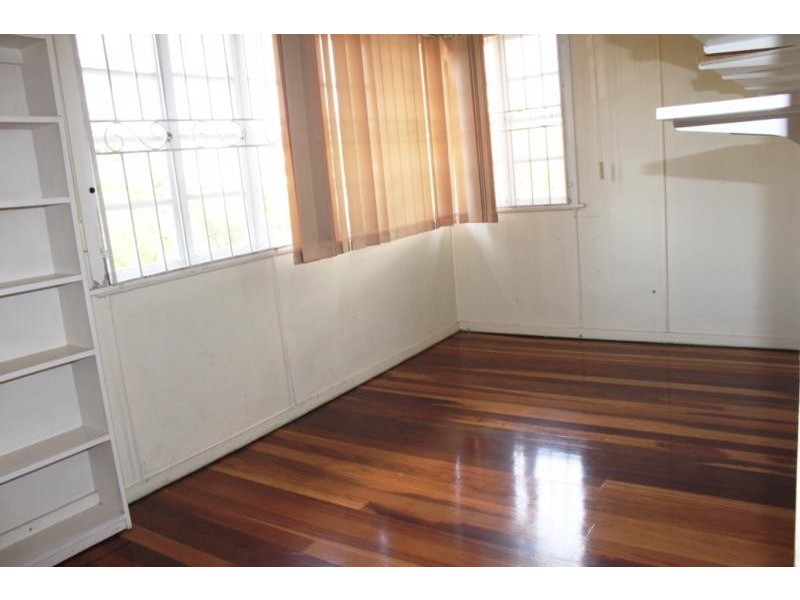 30 Broadmere Street, Annerley QLD 4103