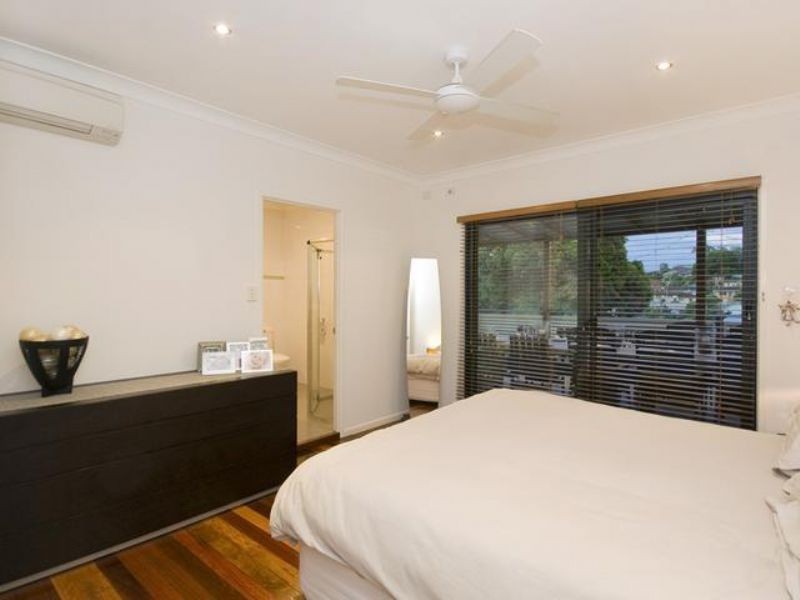 54 Fegen Drive, Moorooka QLD 4105