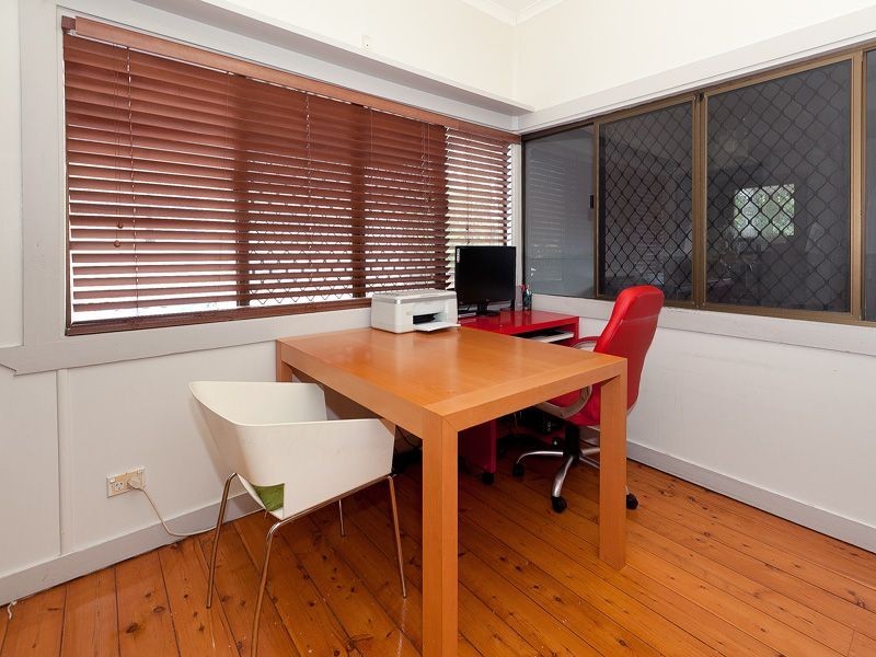 92 Sunshine Avenue, Tarragindi QLD 4121