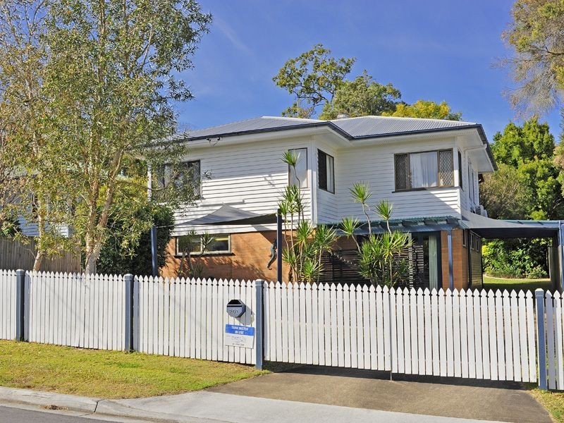 201 Beddoes Street, Holland Park QLD 4121