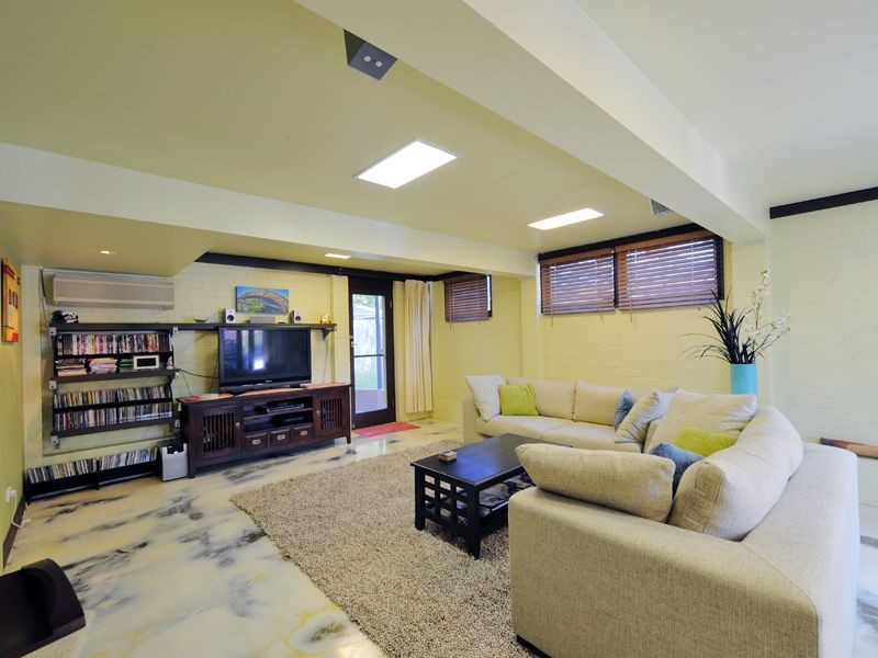 201 Beddoes Street, Holland Park QLD 4121