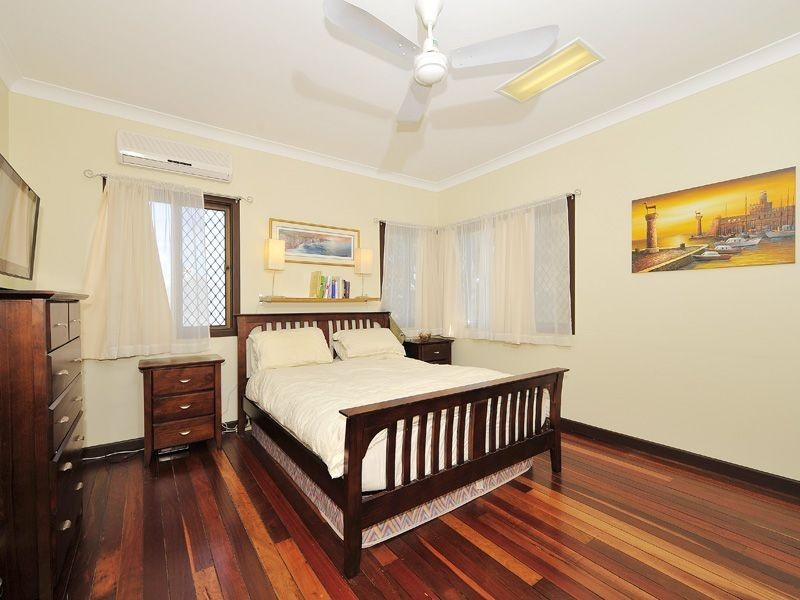 201 Beddoes Street, Holland Park QLD 4121