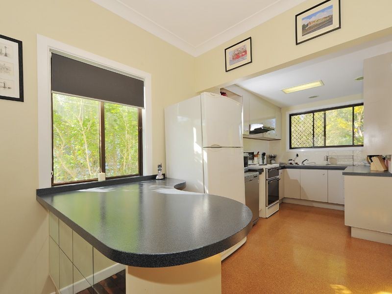 201 Beddoes Street, Holland Park QLD 4121