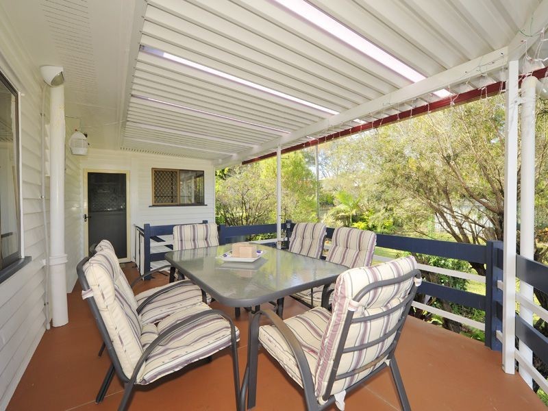 201 Beddoes Street, Holland Park QLD 4121