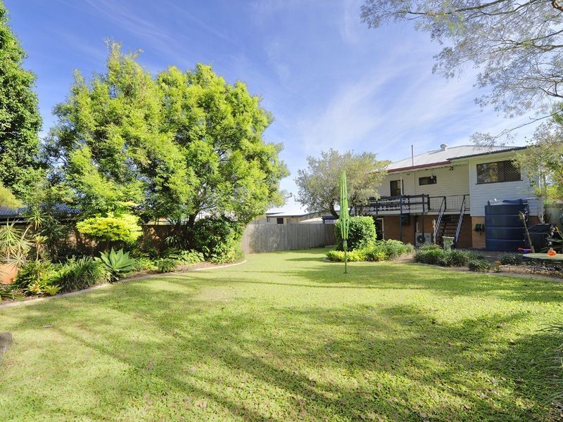 201 Beddoes Street, Holland Park QLD 4121