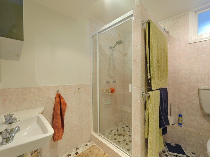 201 Beddoes Street, Holland Park QLD 4121