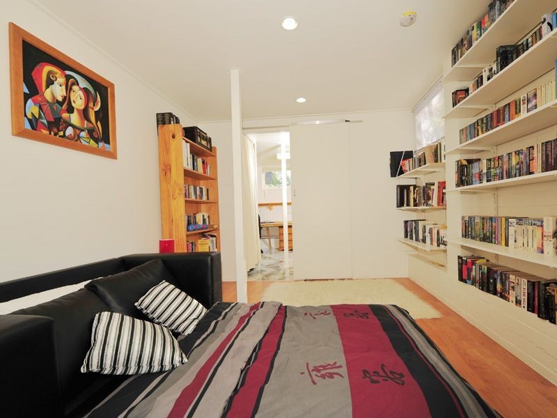 201 Beddoes Street, Holland Park QLD 4121