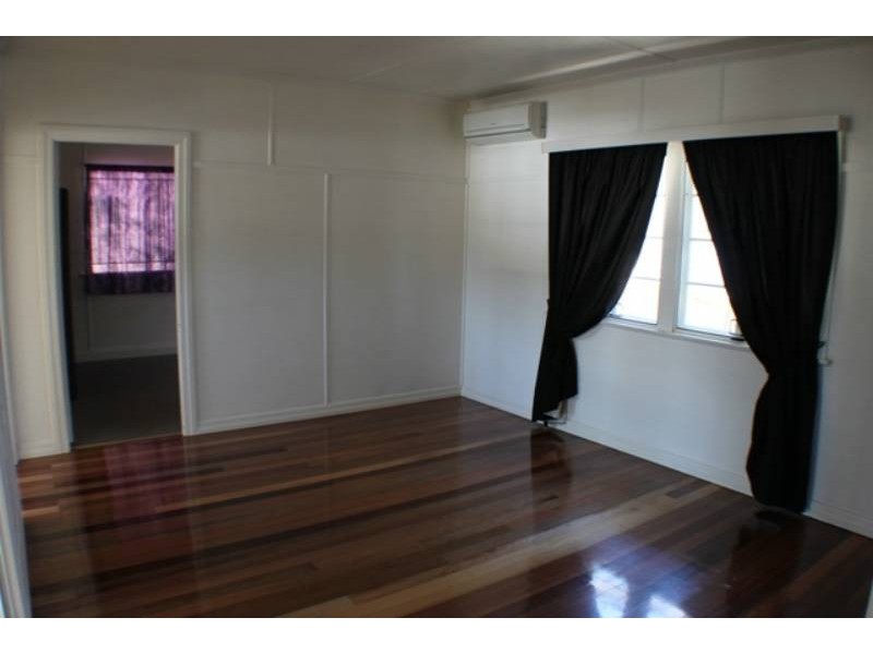 35 Love Street, Holland Park QLD 4121