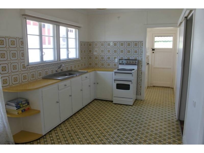 35 Love Street, Holland Park QLD 4121