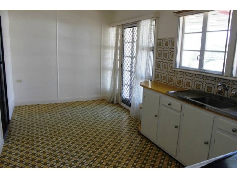 35 Love Street, Holland Park QLD 4121