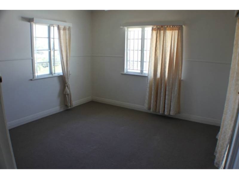 35 Love Street, Holland Park QLD 4121