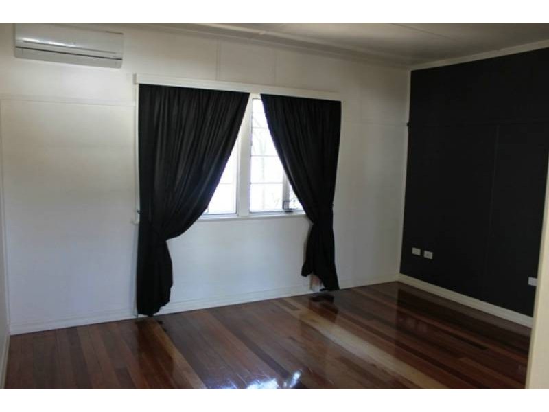 35 Love Street, Holland Park QLD 4121