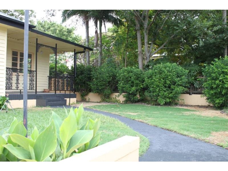 9 Stimpson Street, Fairfield QLD 4103