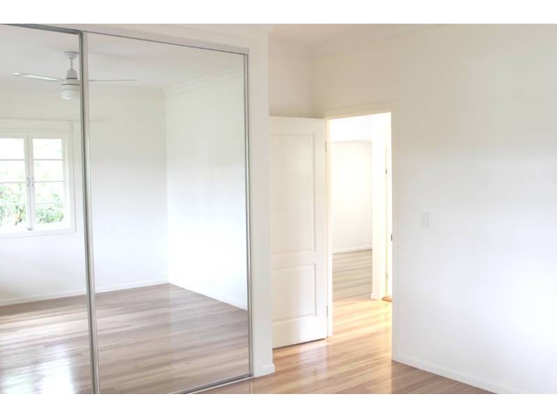 9 Stimpson Street, Fairfield QLD 4103