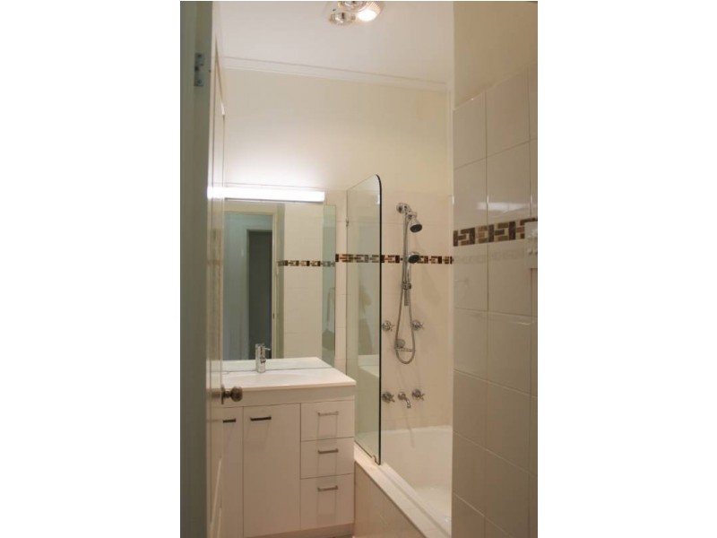 9 Stimpson Street, Fairfield QLD 4103