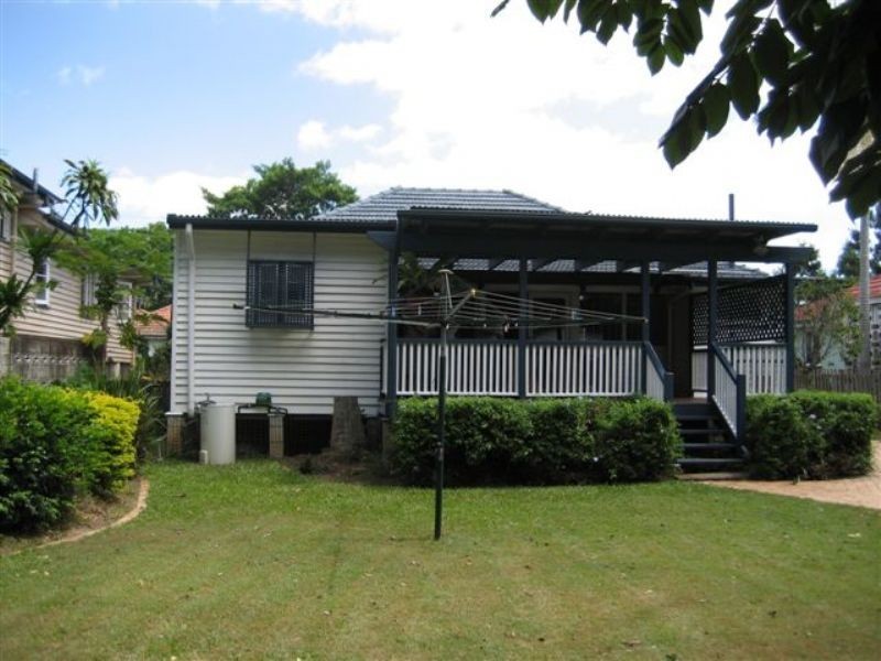 6 Newcastle Street, Fairfield QLD 4103