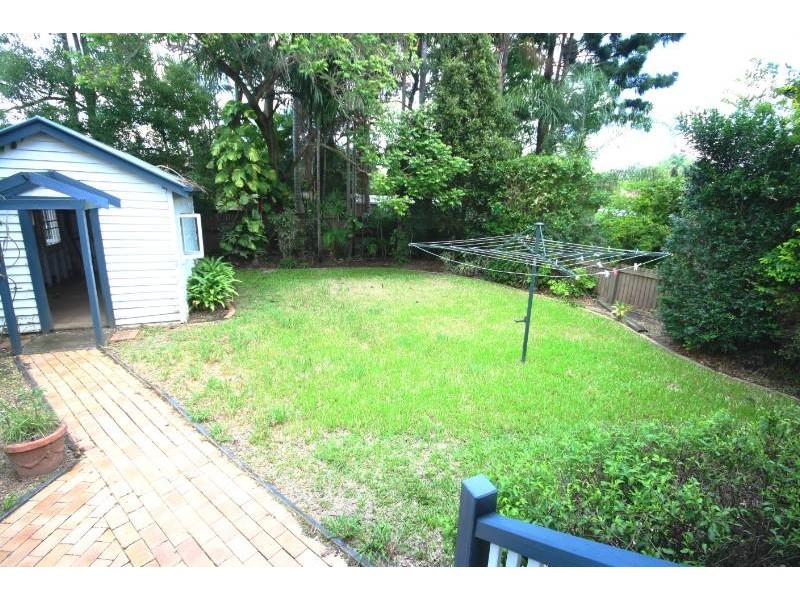 6 Newcastle Street, Fairfield QLD 4103