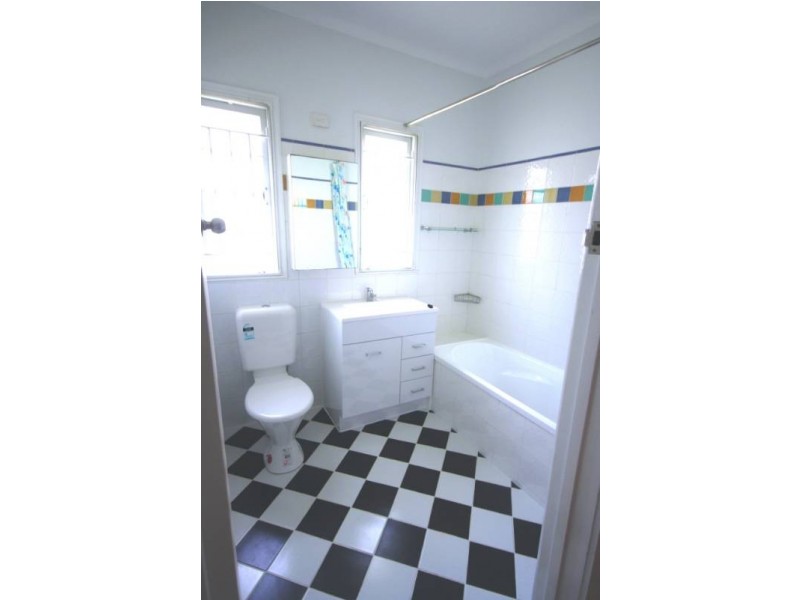 6 Newcastle Street, Fairfield QLD 4103