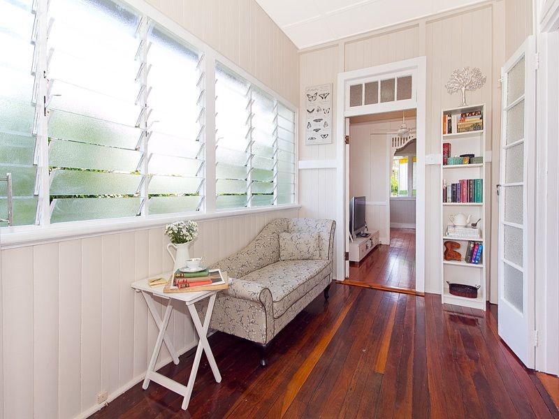 25 Laurier Street, Annerley QLD 4103