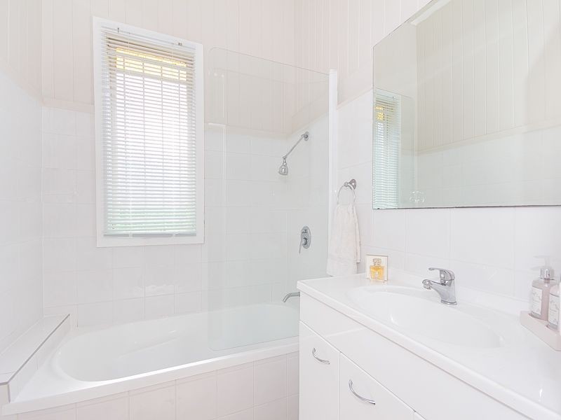 25 Laurier Street, Annerley QLD 4103