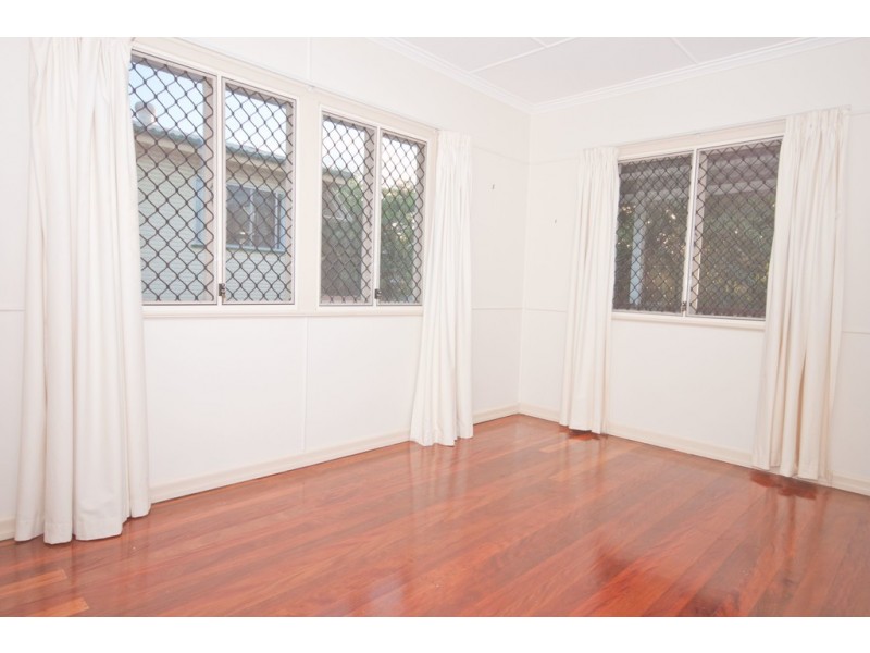 4 Blackwood Avenue, Cannon Hill QLD 4170