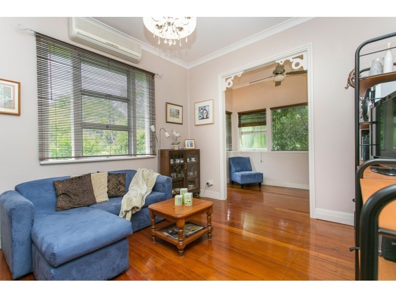 1 Cottenham Street, Fairfield QLD 4103