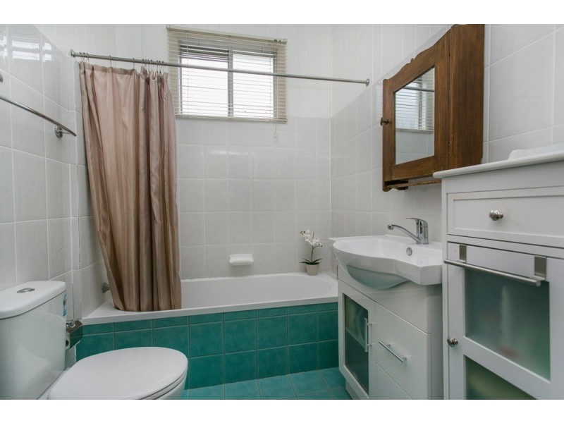 1 Cottenham Street, Fairfield QLD 4103