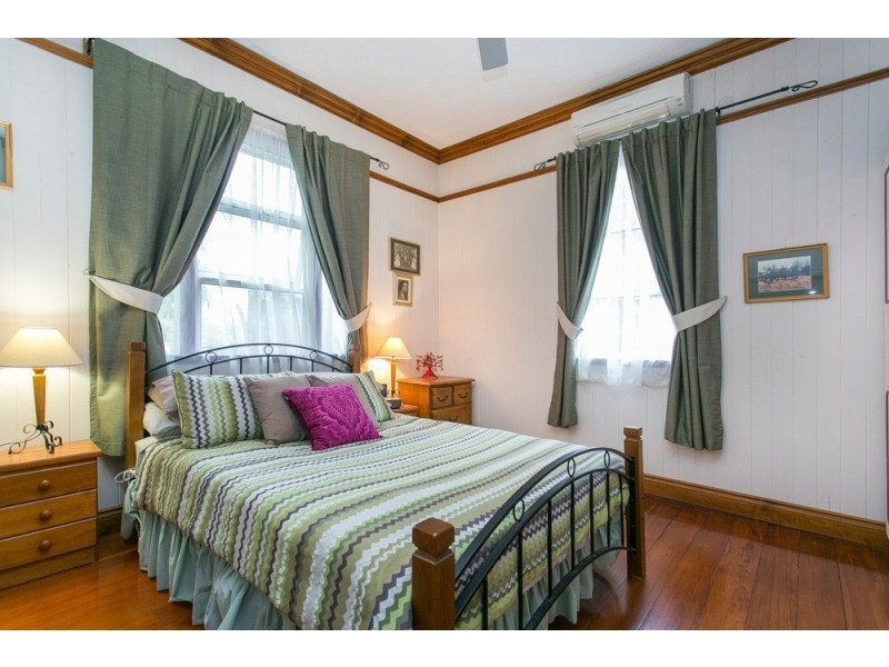 1 Cottenham Street, Fairfield QLD 4103