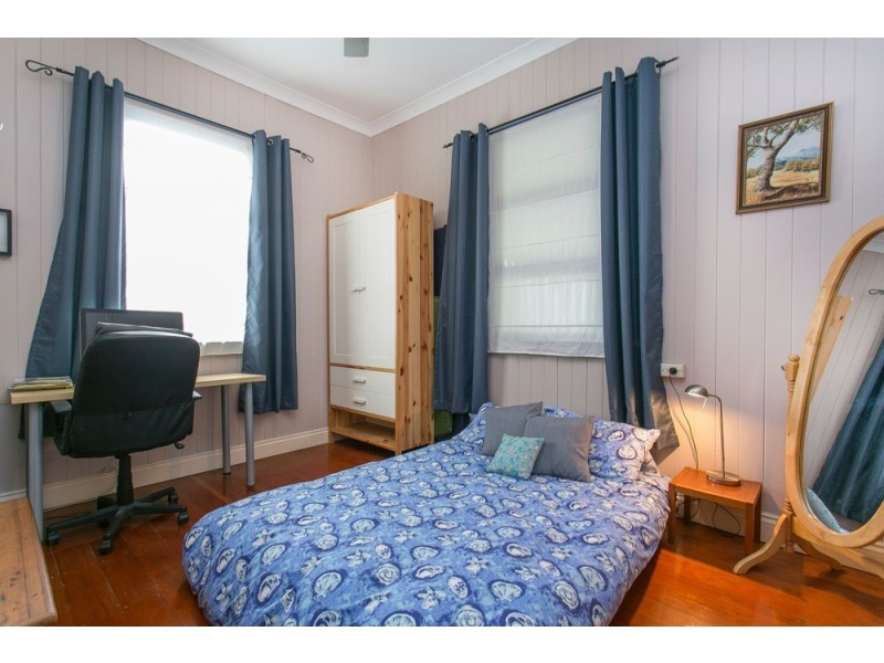 1 Cottenham Street, Fairfield QLD 4103