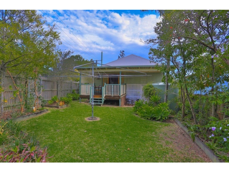 1 Cottenham Street, Fairfield QLD 4103