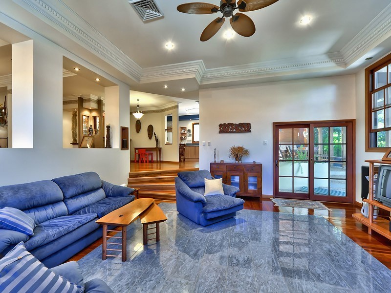 8 Wilkins Street, Annerley QLD 4103