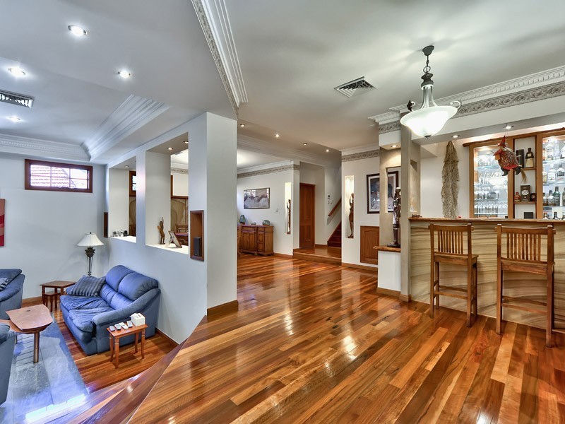 8 Wilkins Street, Annerley QLD 4103