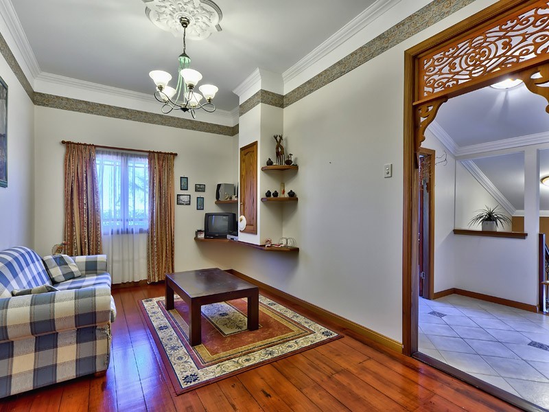 8 Wilkins Street, Annerley QLD 4103
