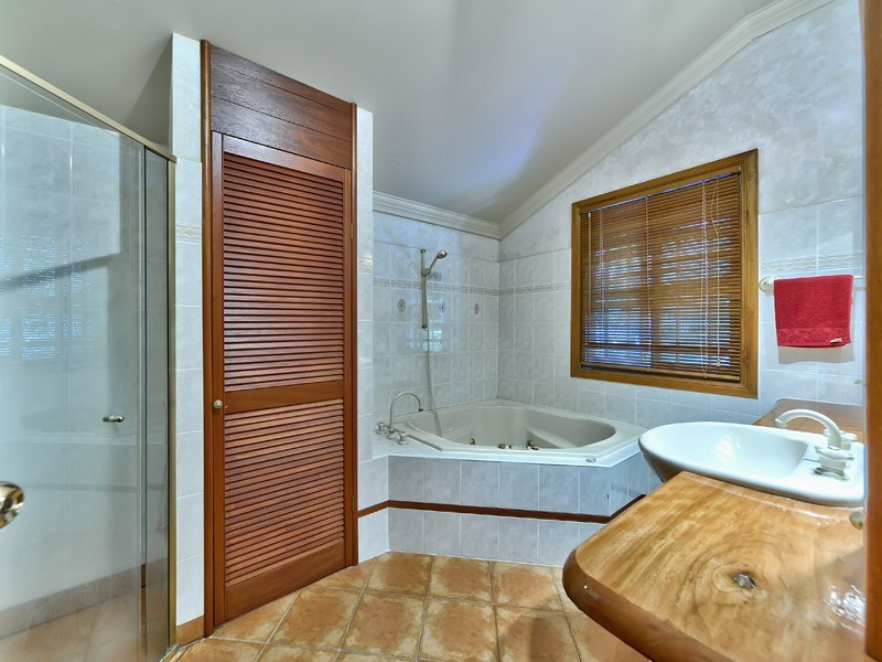 8 Wilkins Street, Annerley QLD 4103