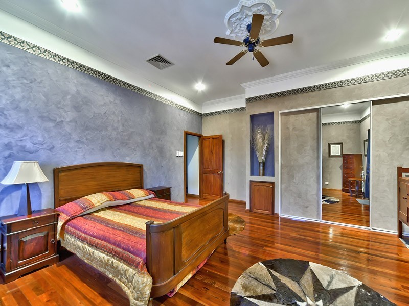 8 Wilkins Street, Annerley QLD 4103