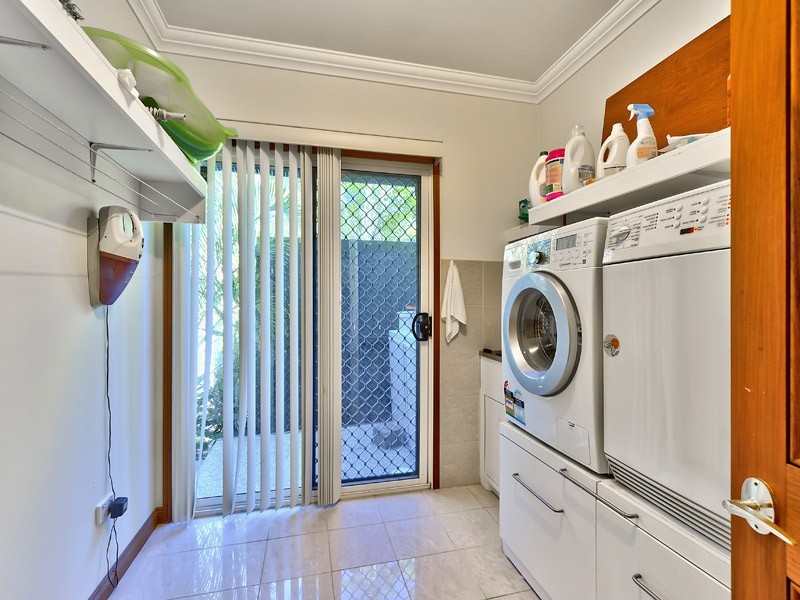8 Wilkins Street, Annerley QLD 4103