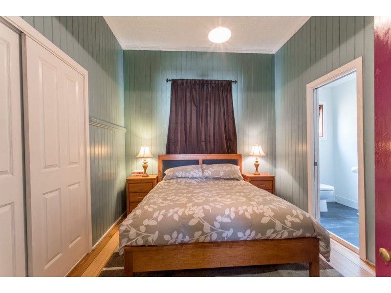 18 Collins Street, Annerley QLD 4103