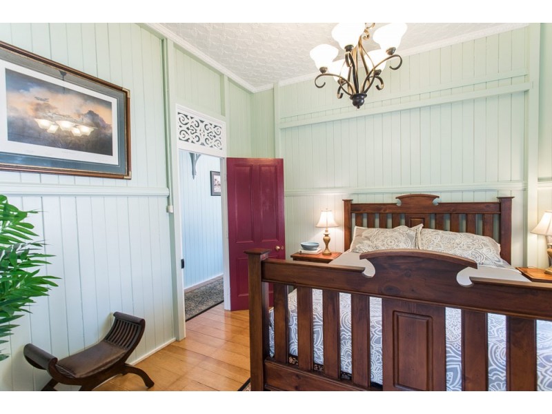 18 Collins Street, Annerley QLD 4103