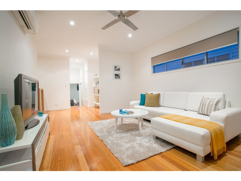 18 Hilltop Avenue, Annerley QLD 4103