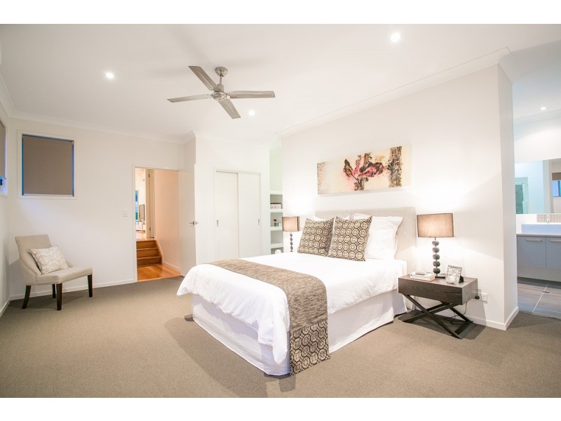 18 Hilltop Avenue, Annerley QLD 4103