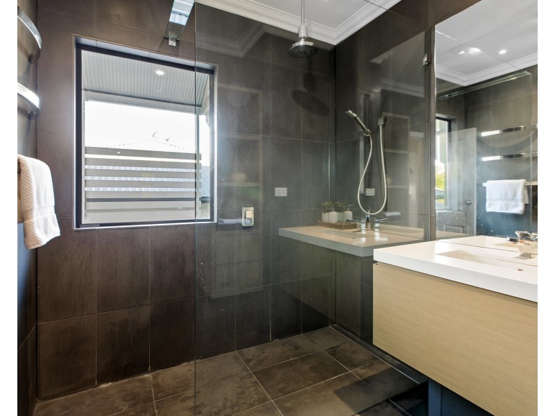 19 Ferndale Street, Annerley QLD 4103