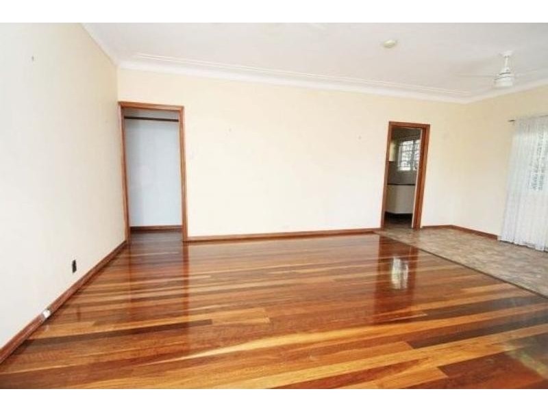 30 Broadmere Street, Annerley QLD 4103