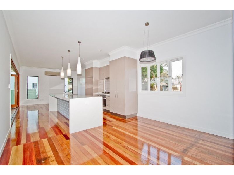 54 Newcastle Street, Fairfield QLD 4103