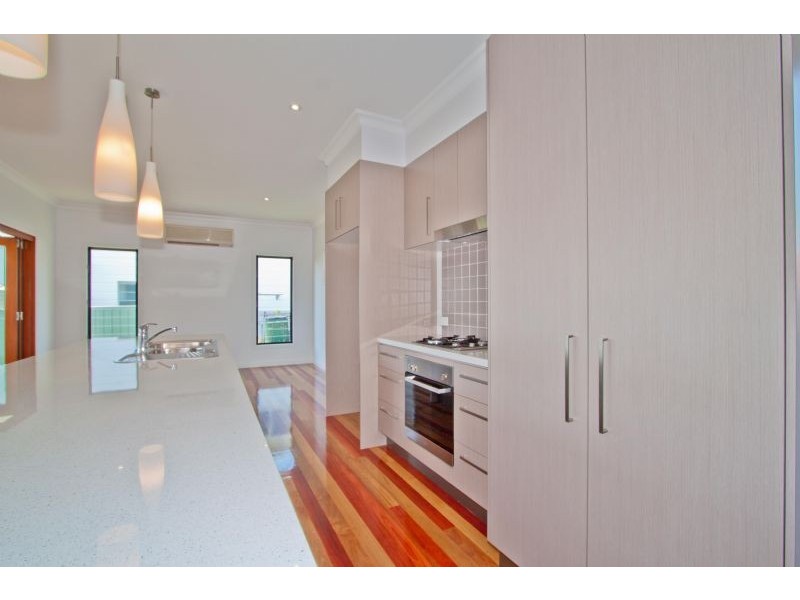 54 Newcastle Street, Fairfield QLD 4103