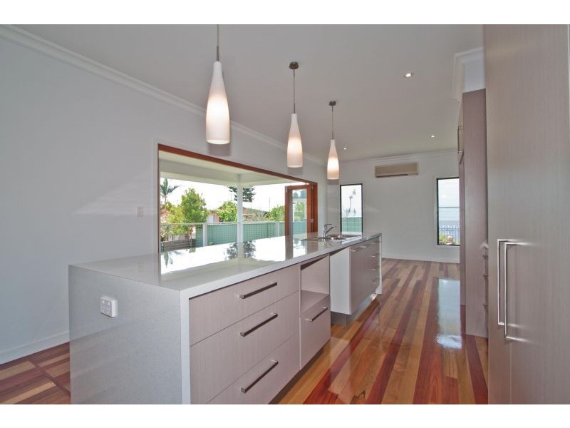 54 Newcastle Street, Fairfield QLD 4103